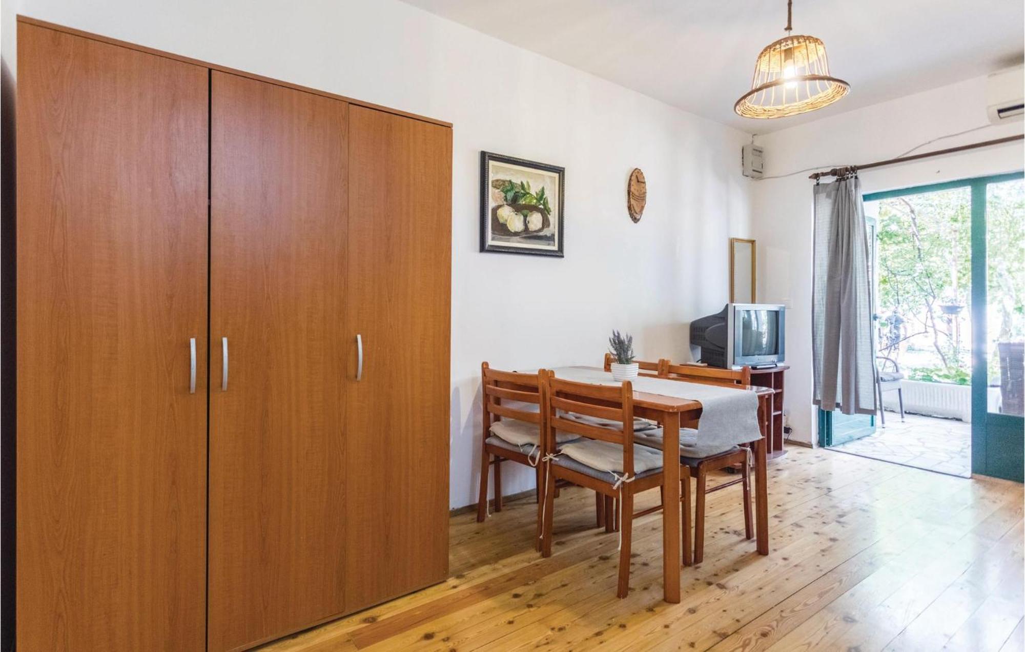 Awesome Apartment In Klek With Kitchen Exterior foto